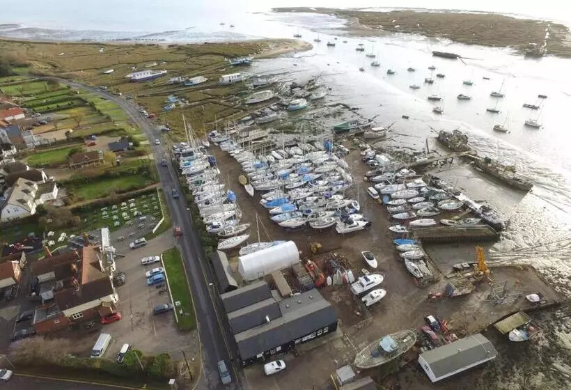 Отель The Victory At Mersea