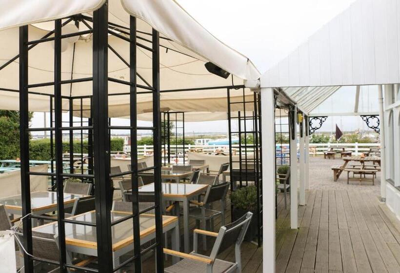 Отель The Victory At Mersea