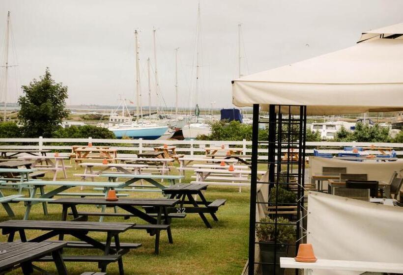 Отель The Victory At Mersea