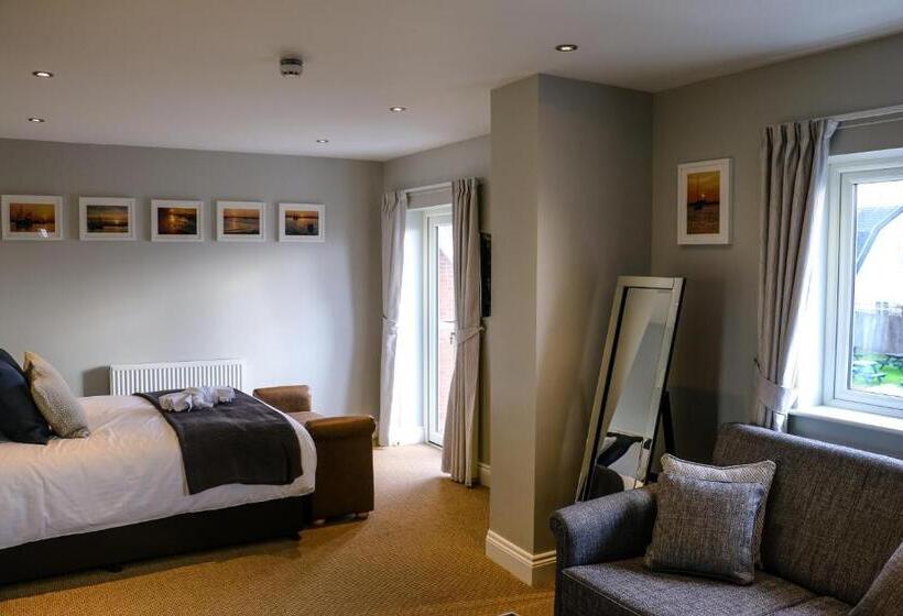 Отель The Victory At Mersea