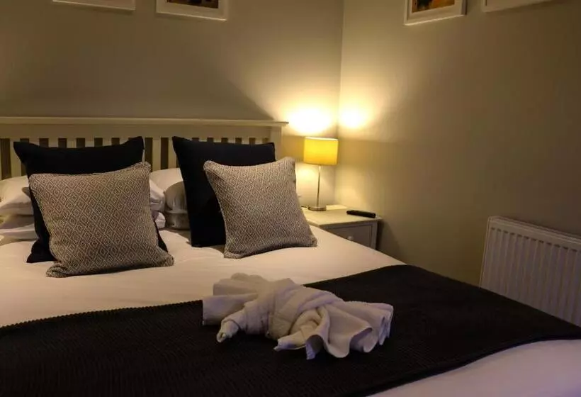 Отель The Victory At Mersea