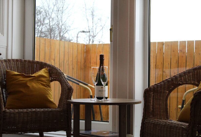 בית מלון כפרי The Woodhouse