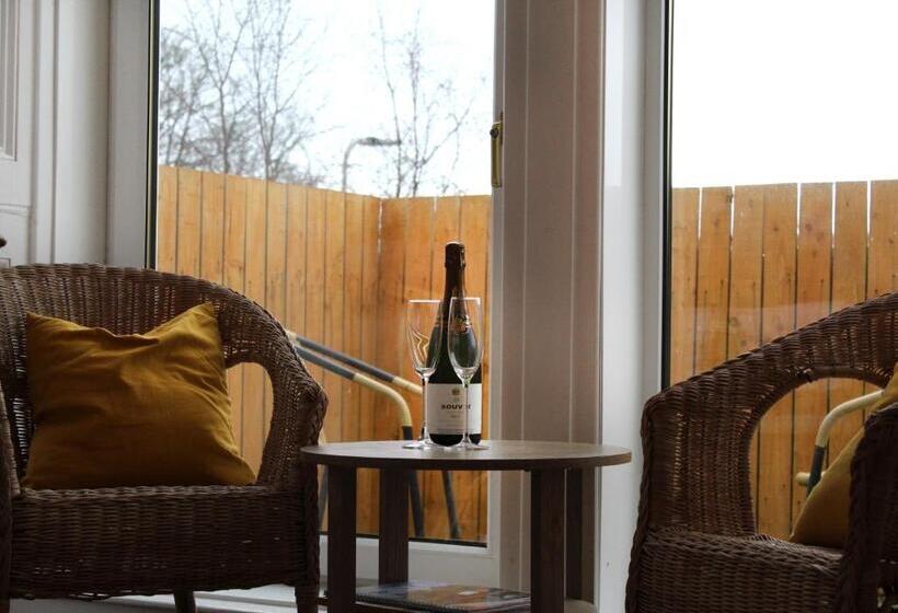 בית מלון כפרי The Woodhouse