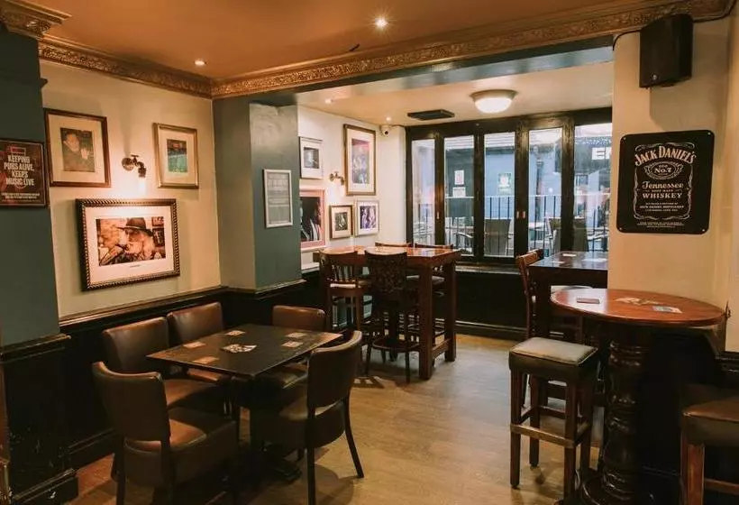 Pensão The Saddle Inn