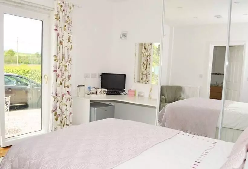 Quixhill  Denstone  Dove Meadow B & B