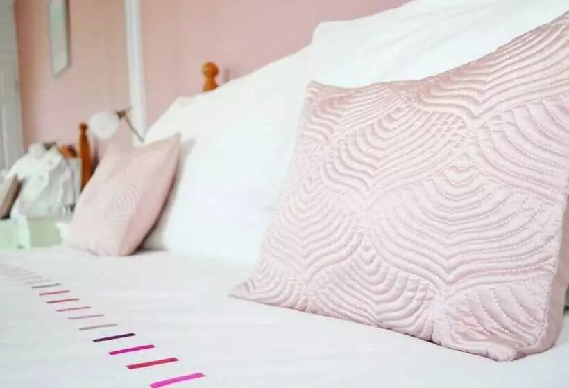 Quixhill  Denstone  Dove Meadow B & B