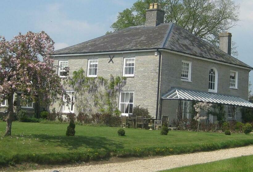 Bed and Breakfast Cary Fitzpaine House