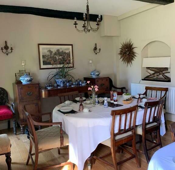 Bed and Breakfast Cary Fitzpaine House