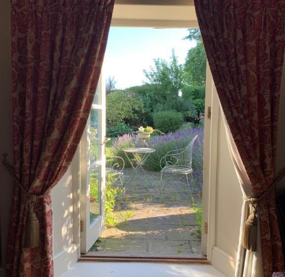 Bed and Breakfast Cary Fitzpaine House