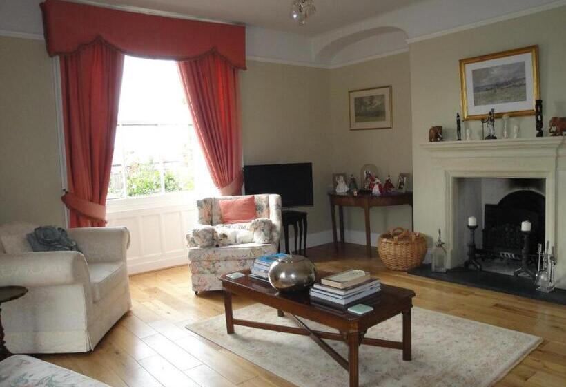 Bed and Breakfast Cary Fitzpaine House