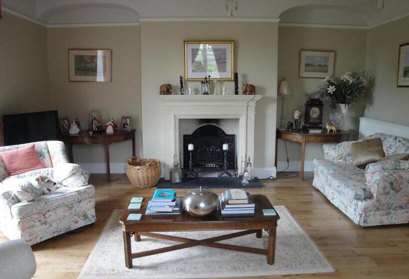 Bed and Breakfast Cary Fitzpaine House