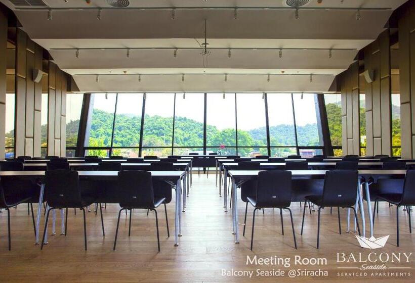 Balcony Seaside Sriracha Hotel & Serviced Apartments