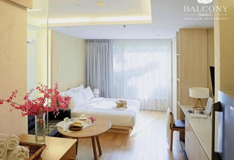 Balcony Seaside Sriracha Hotel & Serviced Apartments