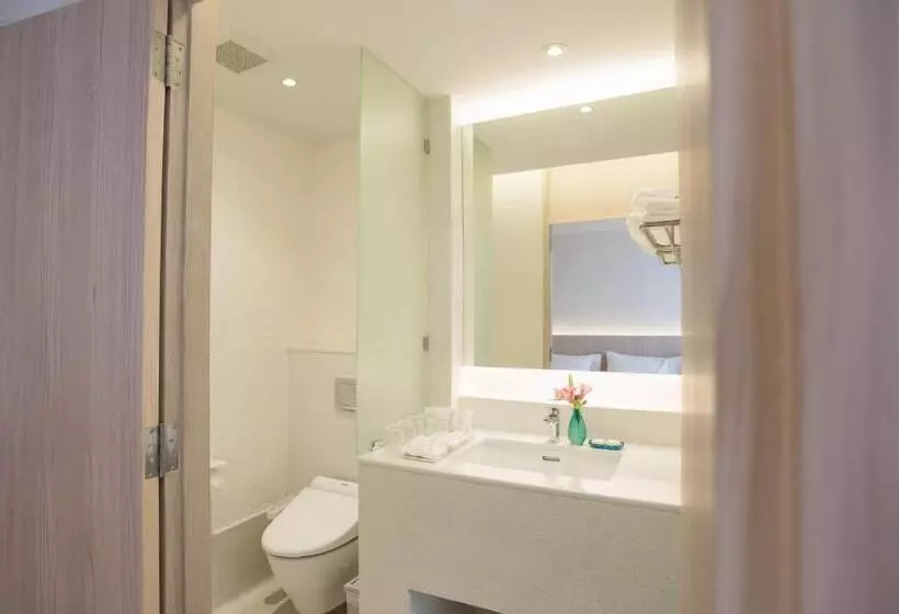 Balcony Seaside Sriracha Hotel & Serviced Apartments