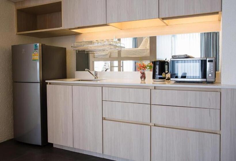 Balcony Seaside Sriracha Hotel & Serviced Apartments