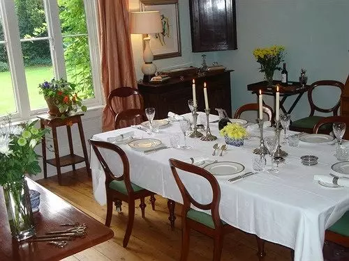 تختخواب و صبحانه Brant House