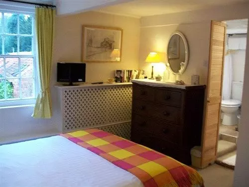 تختخواب و صبحانه Brant House