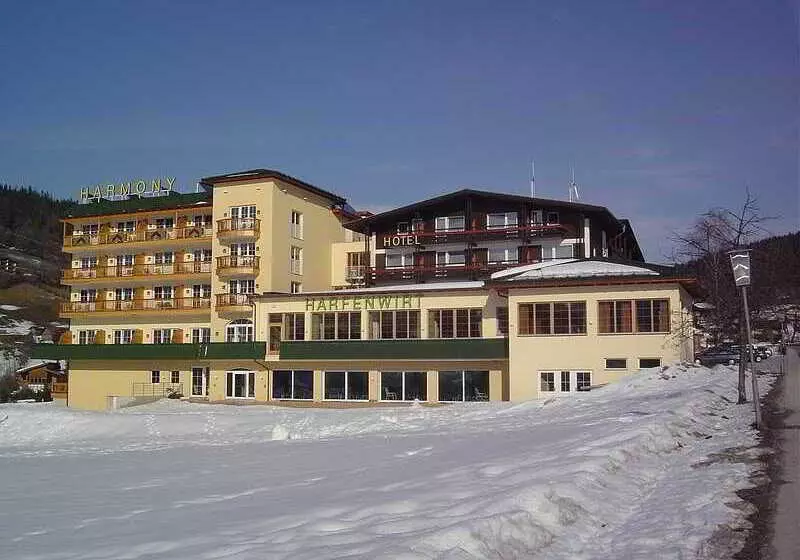 Отель Harfenwirt