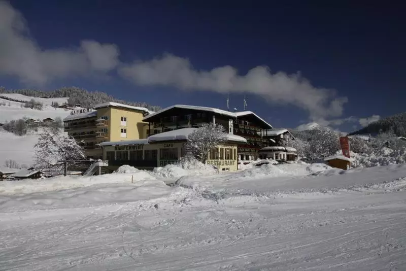 Отель Harfenwirt