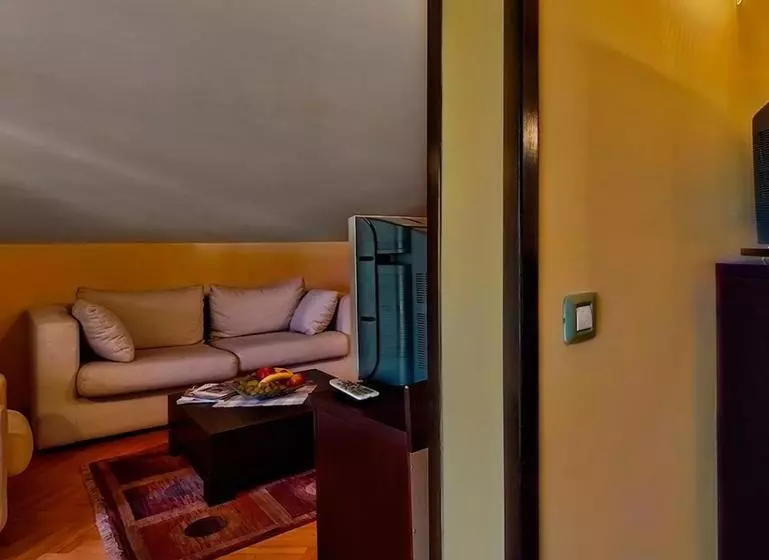 Hotel President Garni