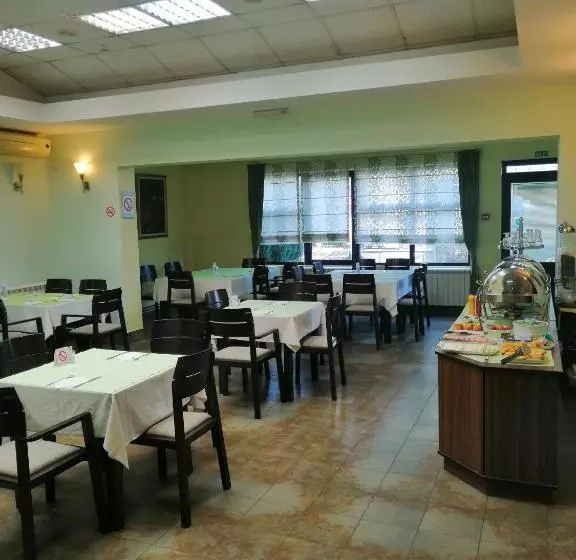 Hotel President Garni