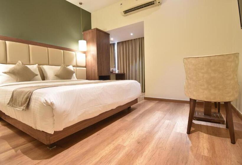 Отель The Aarya A Smart Business