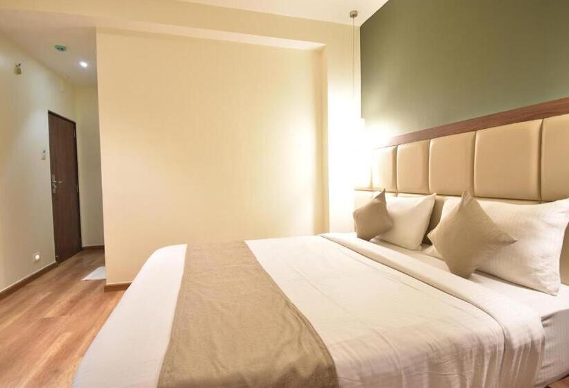 Отель The Aarya A Smart Business