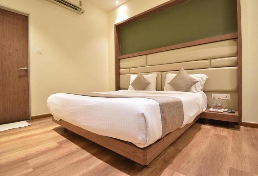 Отель The Aarya A Smart Business