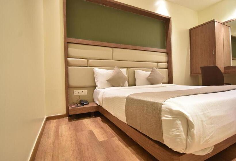 Отель The Aarya A Smart Business