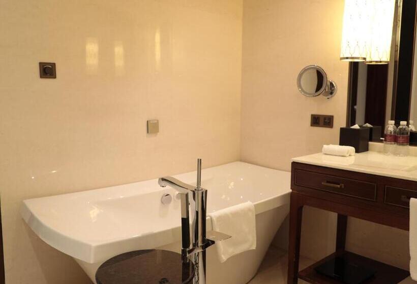 בית מלון כפרי Sheraton Shanghai Jiading