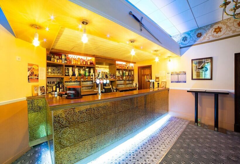 Отель The Douglas