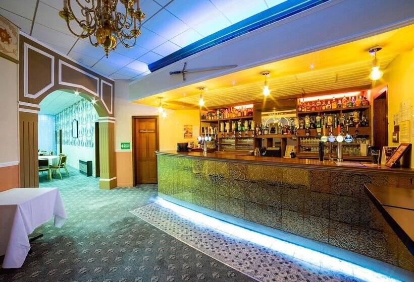 Отель The Douglas