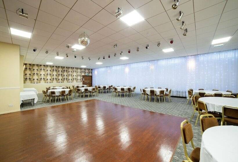 Отель The Douglas