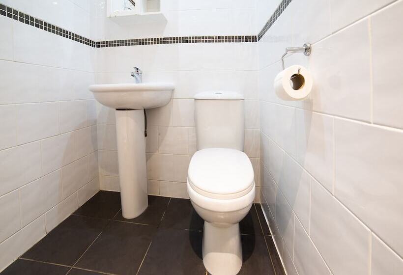 Отель The Douglas