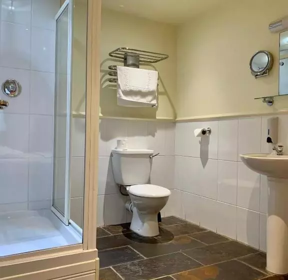 Отель The Jolly Drover