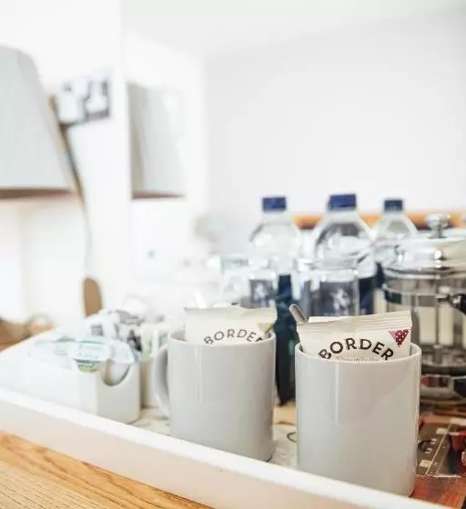 Отель The Jolly Drover