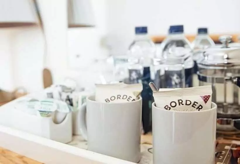 Отель The Jolly Drover