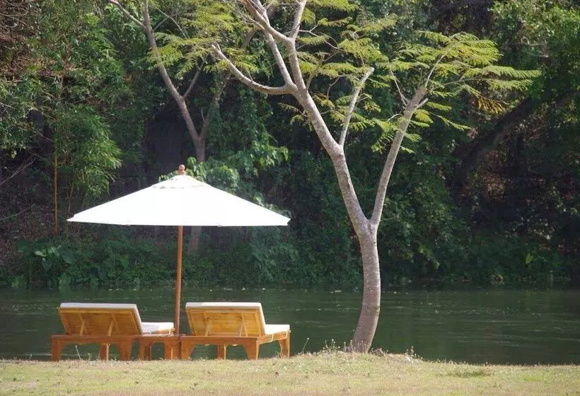 Hotel Worawee Resort & Spa