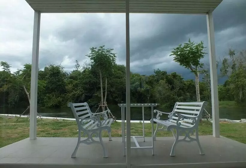 Hotel Worawee Resort & Spa