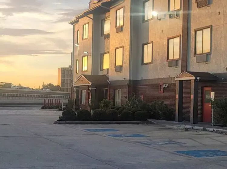 ホテル Baymont By Wyndham Houston Brookhollow