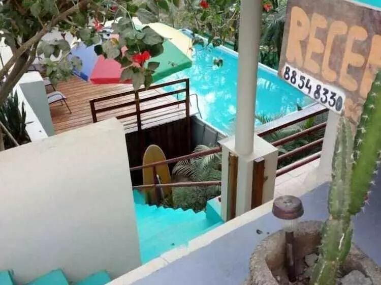 Hotelli Burnt Toast Surf Camp   Hostel