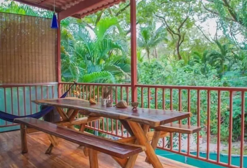 Hotelli Burnt Toast Surf Camp   Hostel