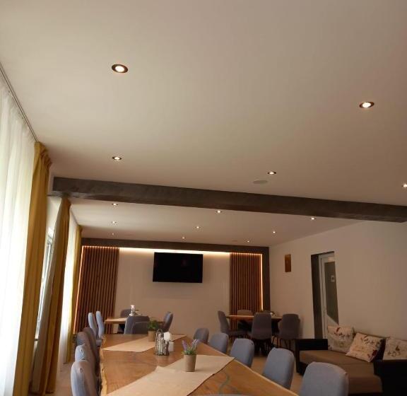 ペンション Vila Emage