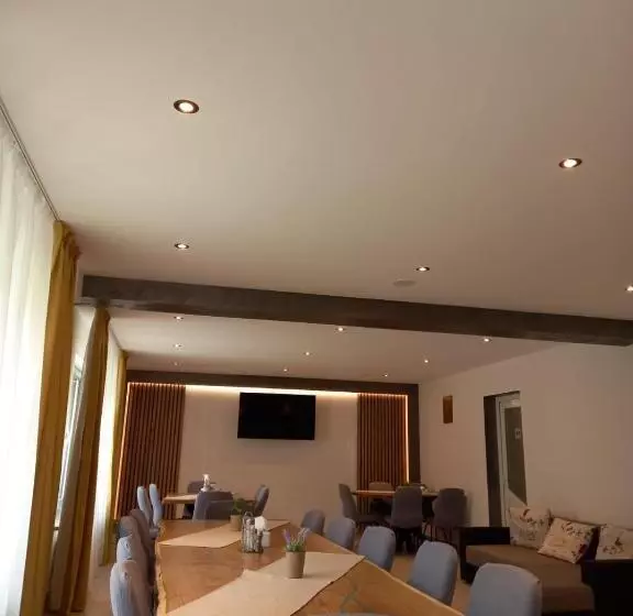 ペンション Vila Emage