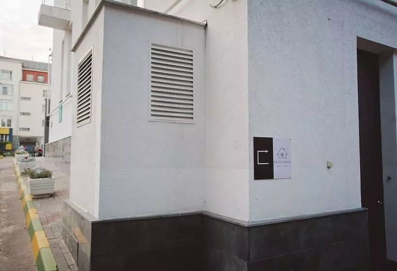 ホテル White House