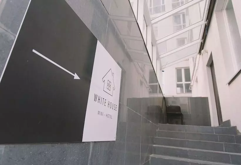 ホテル White House