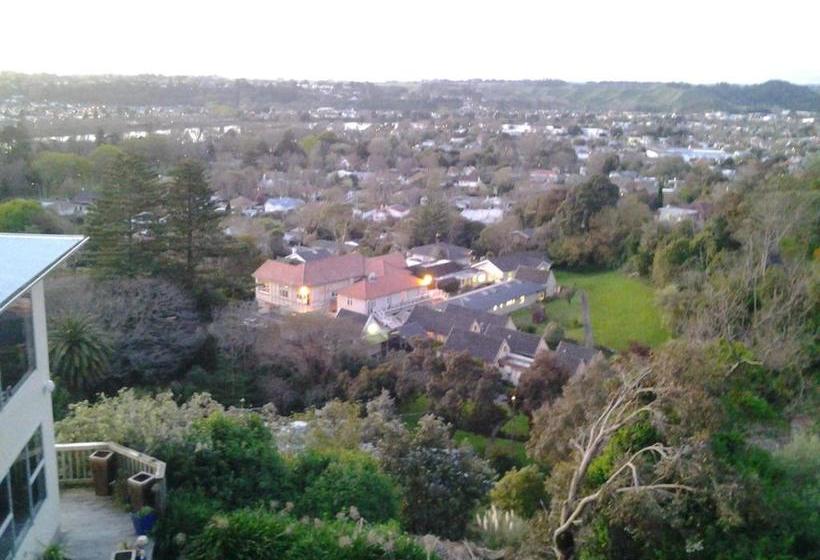 فندق صغير Hikurangi Stay Place