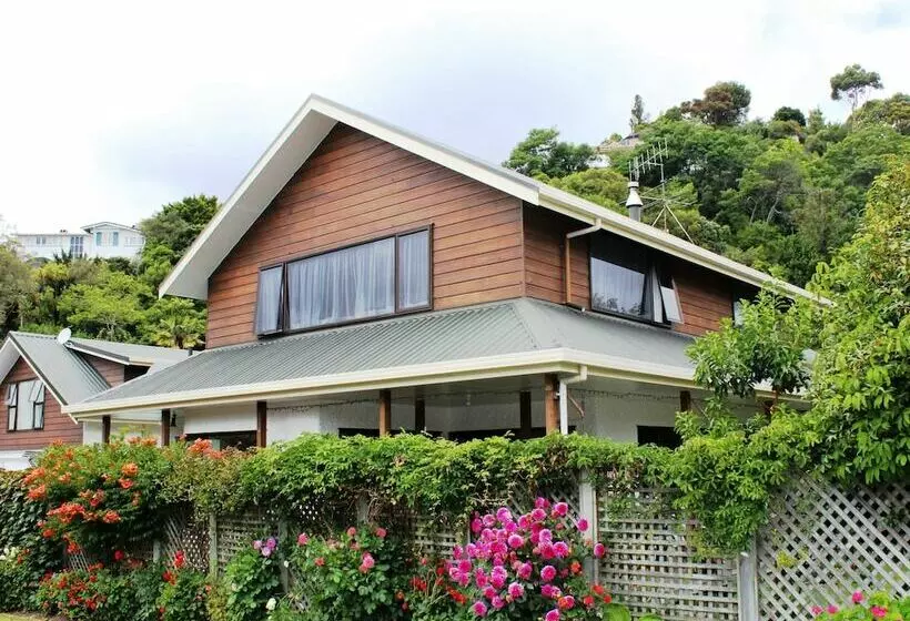 Annick House Bed And Breakfast