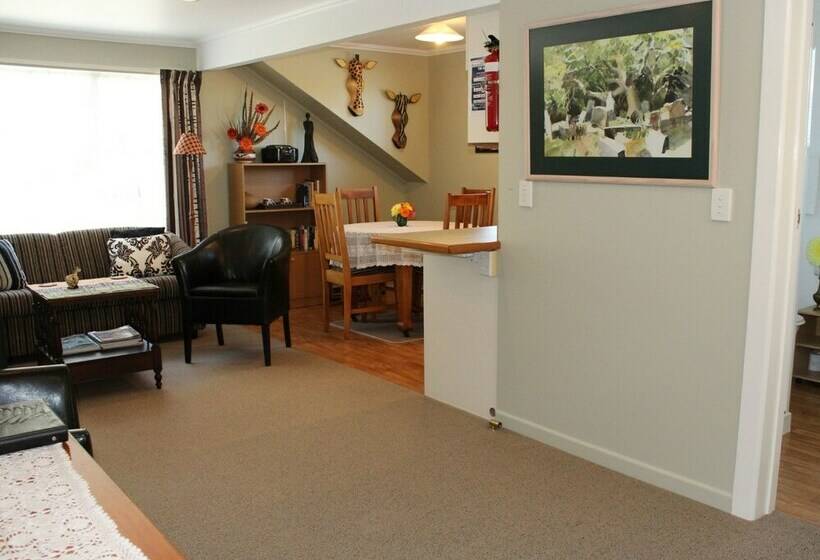 Annick House Bed And Breakfast