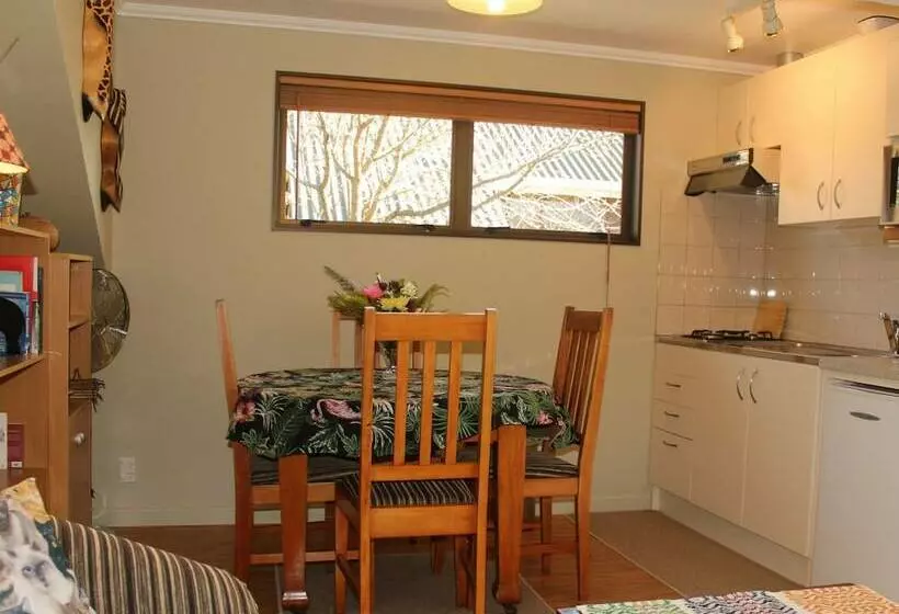 Annick House Bed And Breakfast